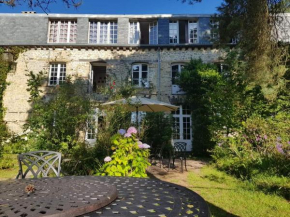  MANOIR DU TERTRE au coeur de la forêt de Brocéliande  Пемпон